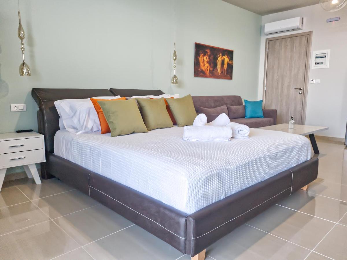 Epipleon Luxury Suites -105- Δωμάτιο 35Τμ Με Βεράντα 35Τμ Μπροστά Στη Θάλασσα Nafpaktos Eksteriør billede
